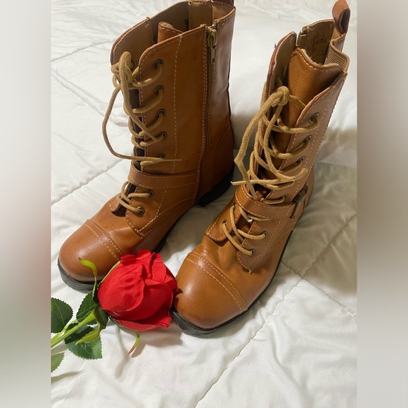 BAXBOO Boot in Caramel color size 71/2 runs a little small - Picture 1 of 9